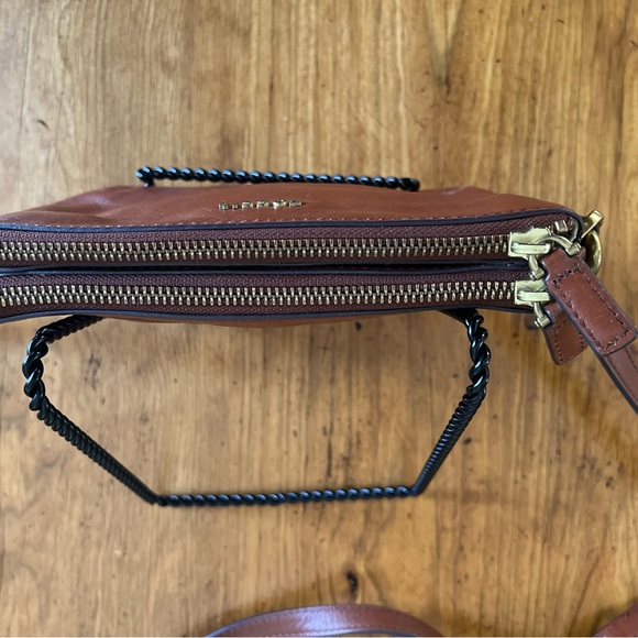 Vintage Fossil Leather Crossbody Purse - Picture 5 of 14